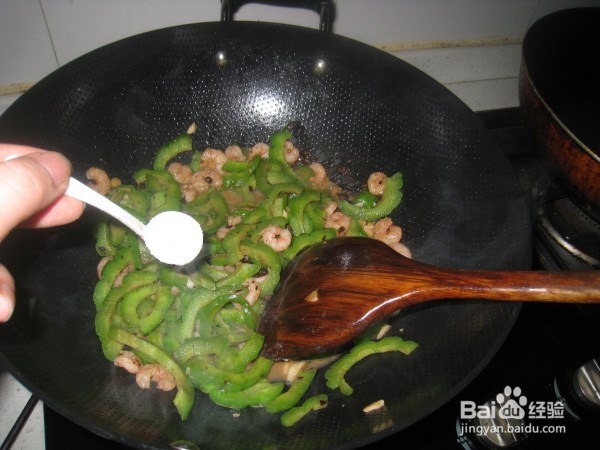 豆豉虾仁炒苦瓜的做法