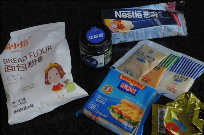 蓝莓沙拉花环面包