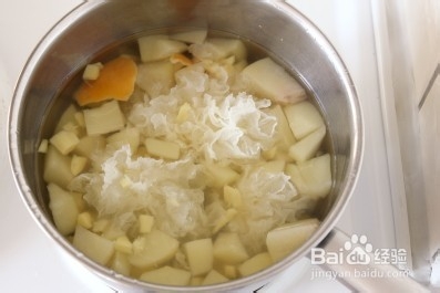 怎么做银耳陈皮生姜炖梨呢