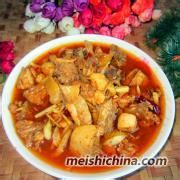 红辣椒焖子鸡的做法--增强体力，强壮身体