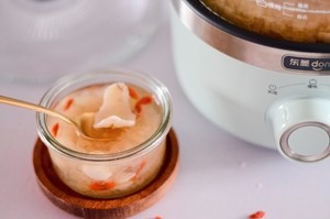 红枣枸杞银耳汤的做法