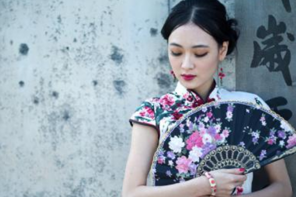 形容民国女子气质清雅诗句有哪些