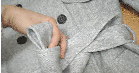 风衣腰带后系法