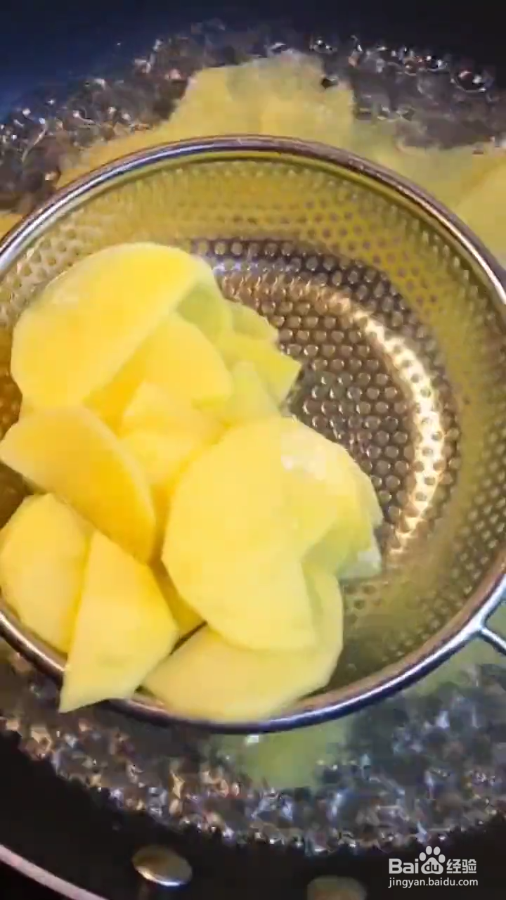 如何在家做出好吃下饭的干锅土豆片？