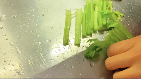 芹菜炒鸡胸软骨