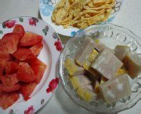 番茄煮鱼糕的做法