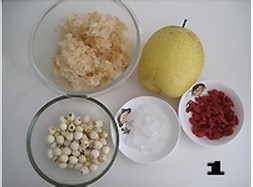 秋季必不可少的润燥养颜羹,秋梨银耳莲子羹