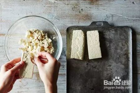 她把这个丢进花盆,植物不发黄不干枯多养好几年