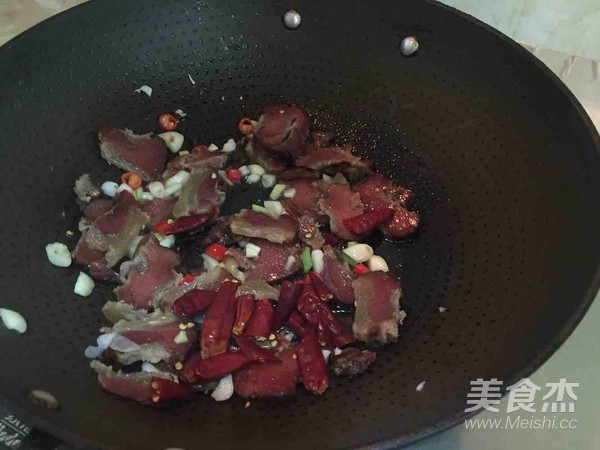 腊肉炖粉条的做法