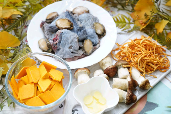 金汁鲍鱼松茸鸡汤