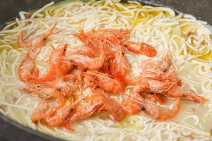 教大家做河虾烩三丝