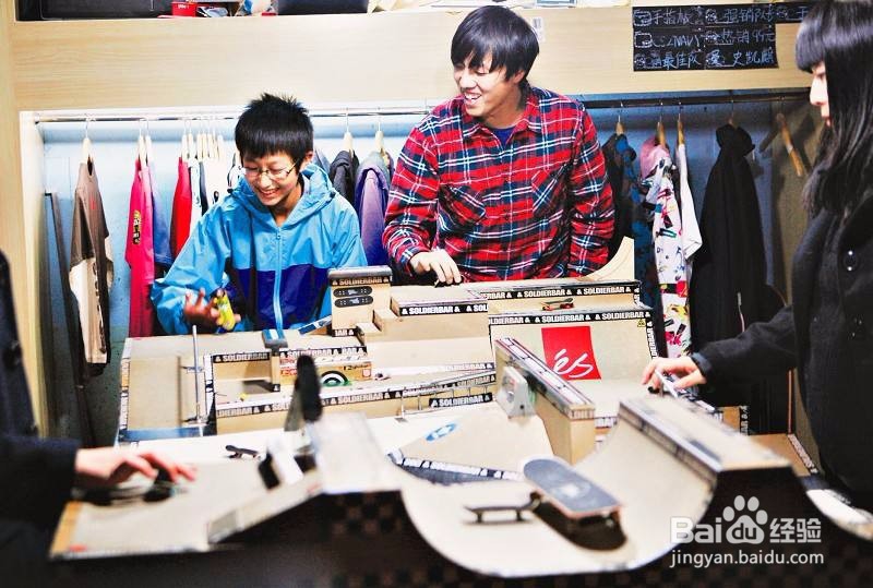 手指滑板豚跳怎么玩?