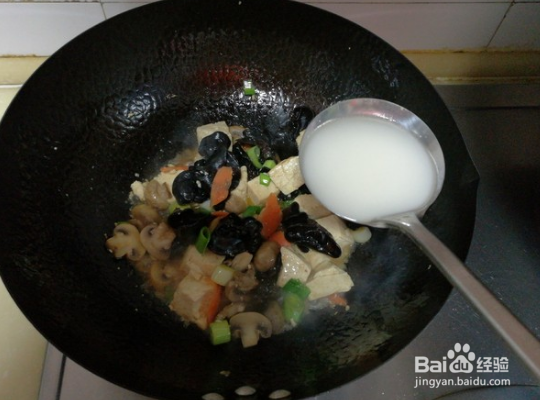 木耳口蘑熘豆腐的制作方法