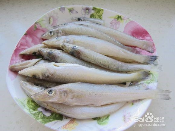 干炸沙丁鱼的做法