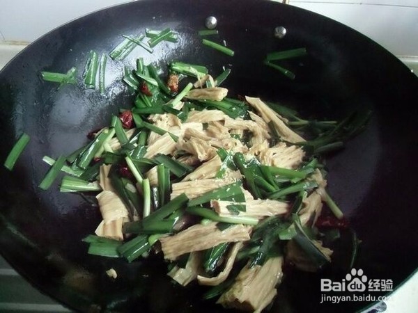 家常菜韭菜炒腐竹怎么做