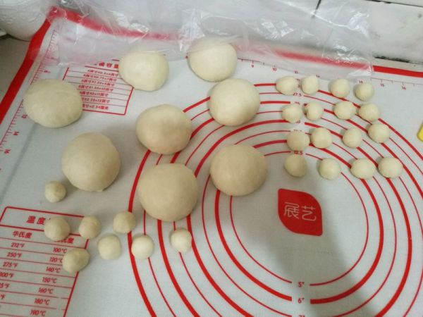 丑萌兔豆沙面包