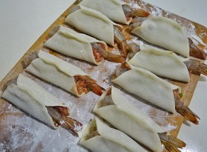 怎样制作酥脆鲜虾锅贴步骤