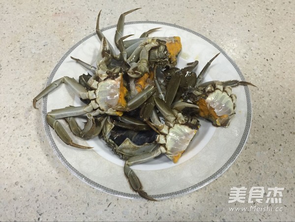 蛋黄闸蟹的做法