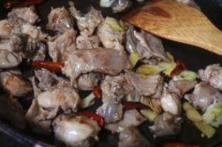 干锅兔肉的经典做法