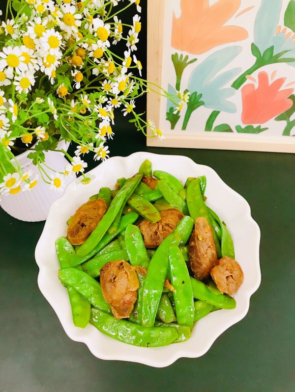 荷兰豆炒麻辣香肠