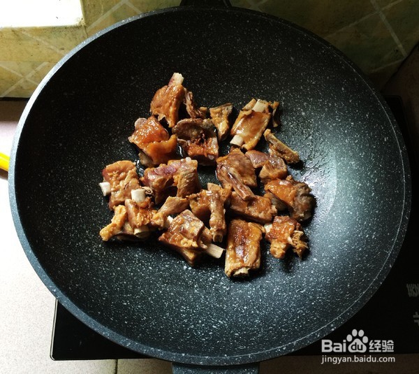 如何做香辣腊排骨?