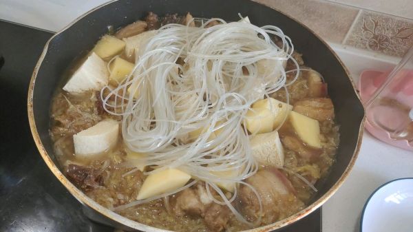 猪肉排骨烩酸菜