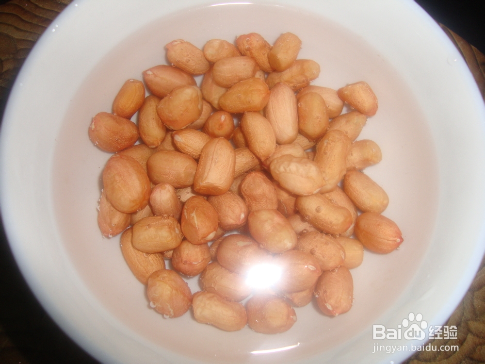 补血养颜食疗方——莲藕花生猪蹄汤