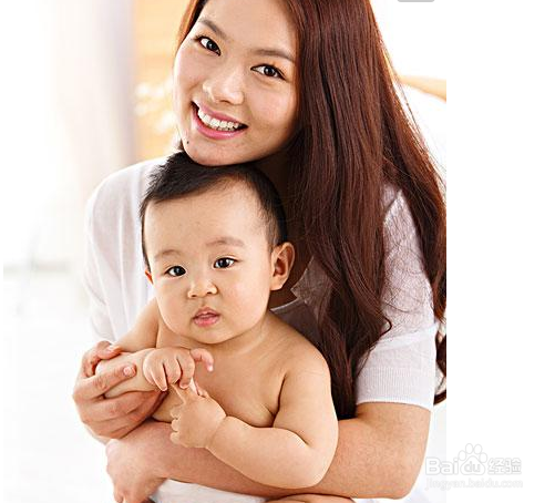 给宝宝换尿布的注意事项