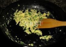 美味的香葱炒鸡蛋的做法