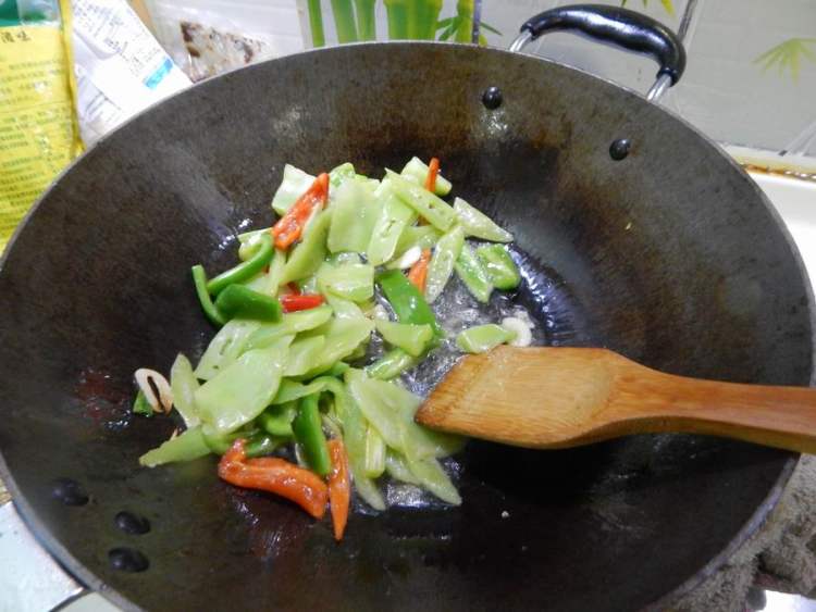 简单又美味的莴笋炒腐竹,看完你就知道!