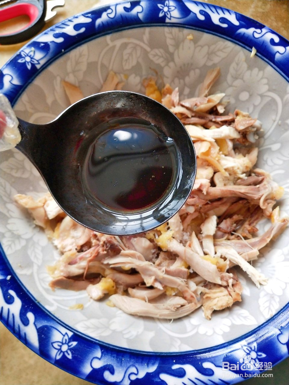 鲜嫩盐焗手撕鸡的做法