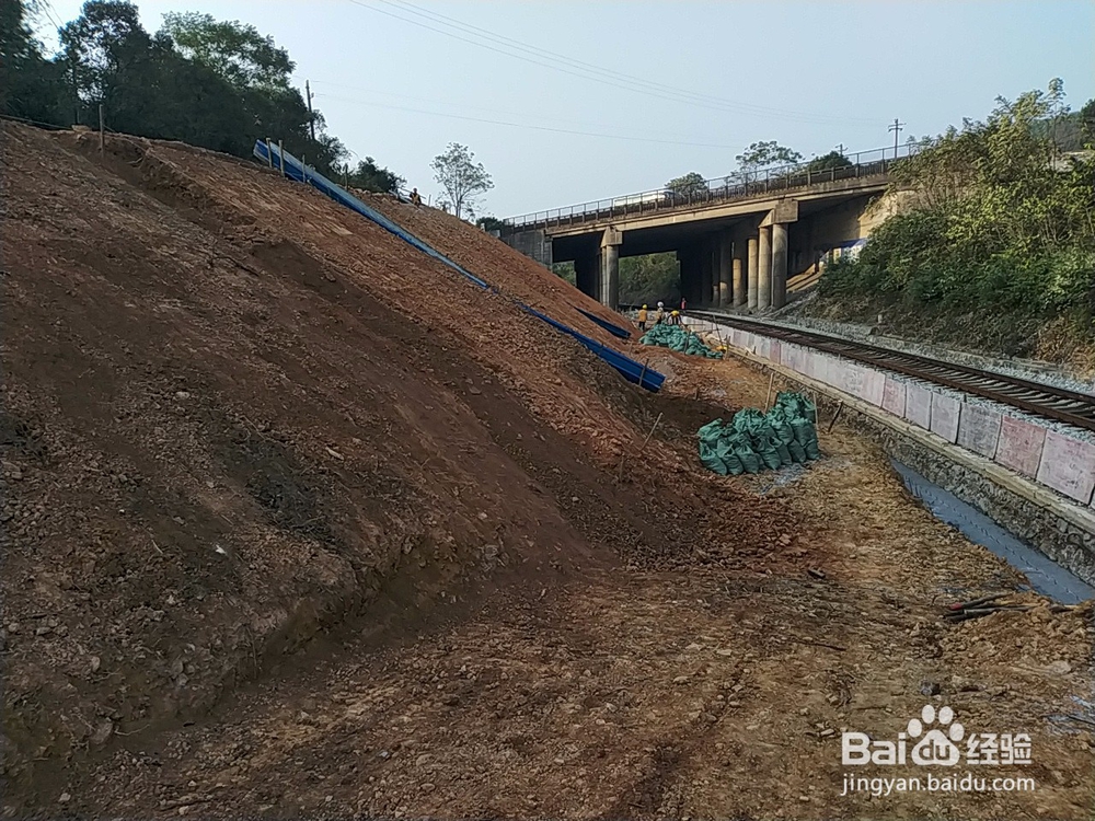 在软土层铺设土工织物的功能有哪些作用？