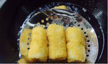 蛋酥香蕉卷简单做法