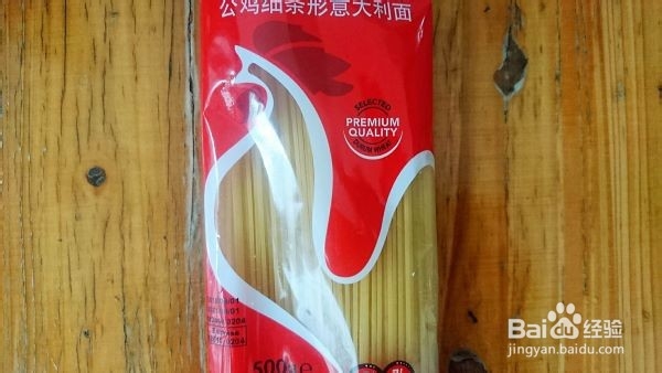 小朋友吃了一大盘的 意大利面+炸薯块