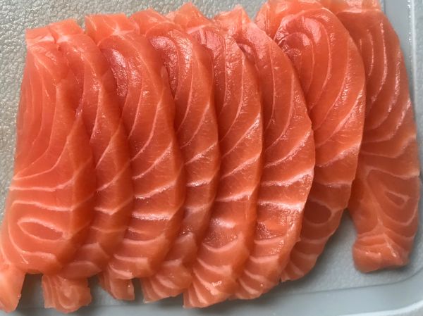 三文鱼牛油果寿司