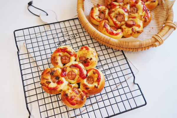 童趣花朵火腿肠肉松面包