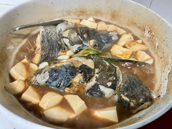 红烧鱼头豆腐汤