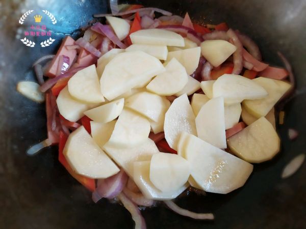 土豆片洋葱炒肉