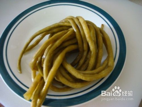 酸豆角焖黄花鱼的做法