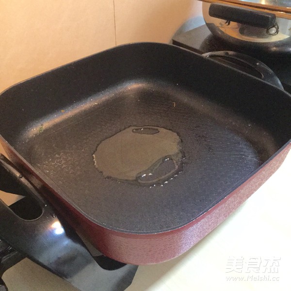 菜心炒米粉的做法