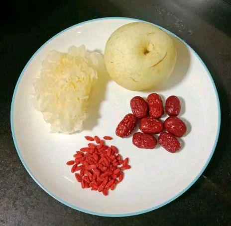 银耳雪梨红枣汤
