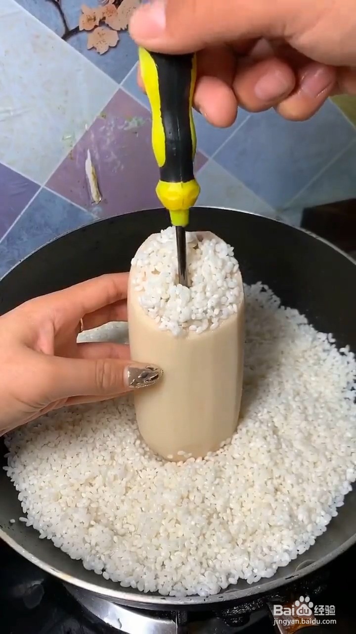 怎么在家自制美味的黑糖糯米藕