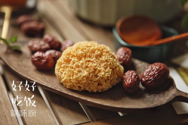 红枣木瓜银耳炖雪梨