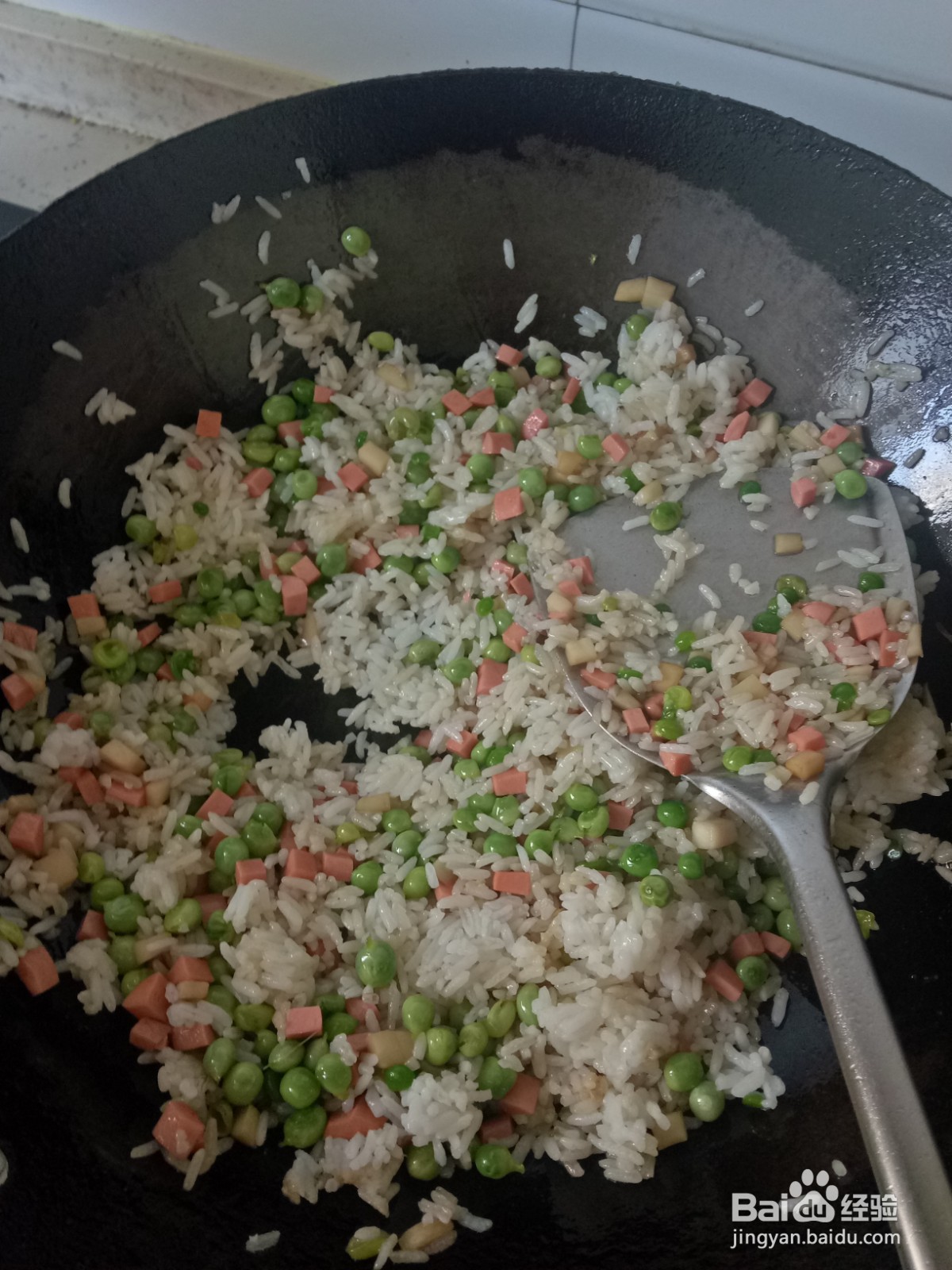 豌豆杏鲍菇火腿肠炒饭