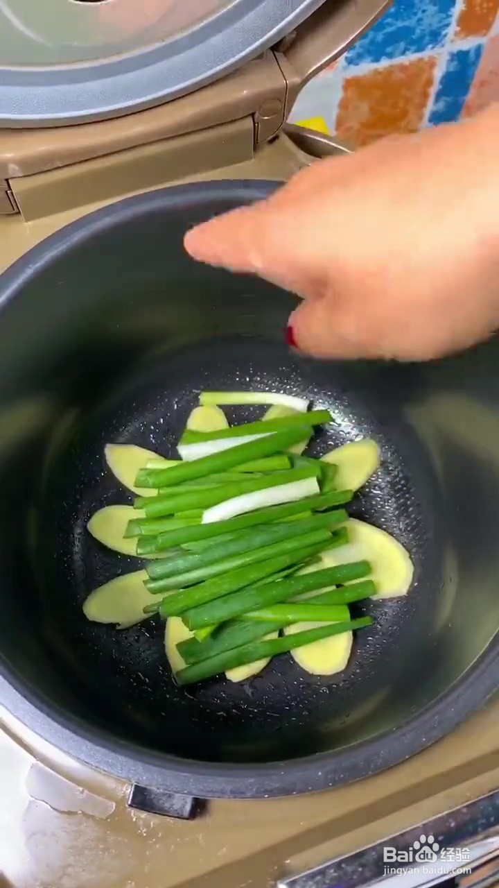如何用电饭煲做酱油鸡