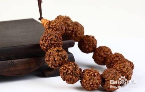 山桃核手串怎么养红