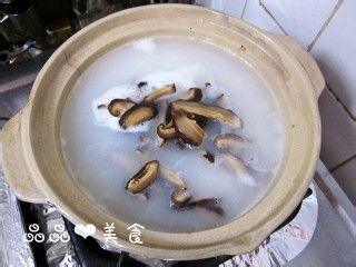 温暖健康的平民粥——香菇鸡肉粥