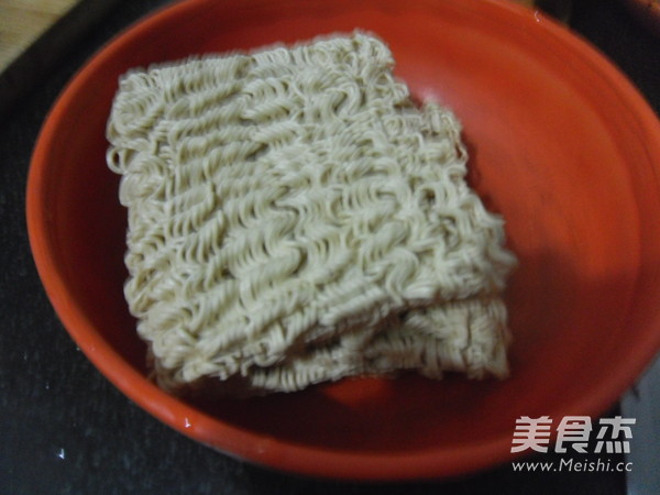 彩蔬炒面的做法
