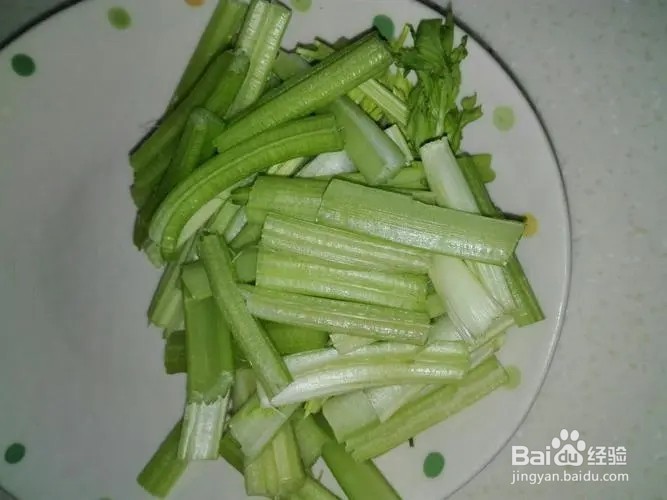 鸭血炒香芹