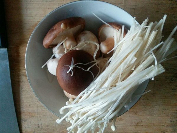 豆乳鸡肉菌菇锅